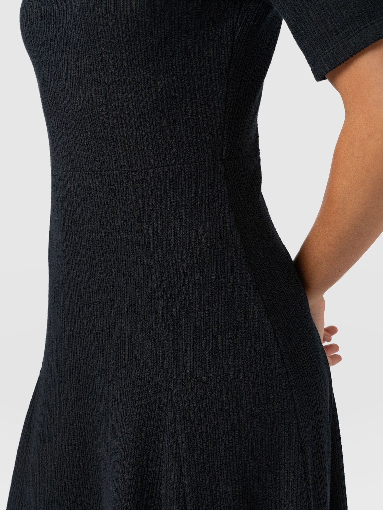 Akia Short Sleeve Dress - Black Textured - Women's Dresss | Saint + Sofia® EU